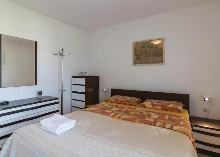 3 Bedroom In * Marcana