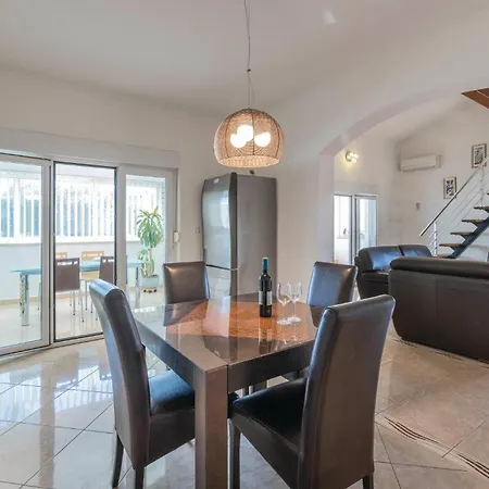 3 Bedroom In Apartment Marcana