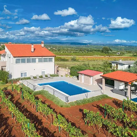 3 Bedroom In Apartment Marcana