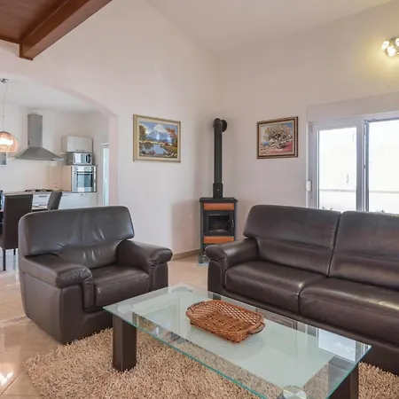 3 Bedroom In Marcana