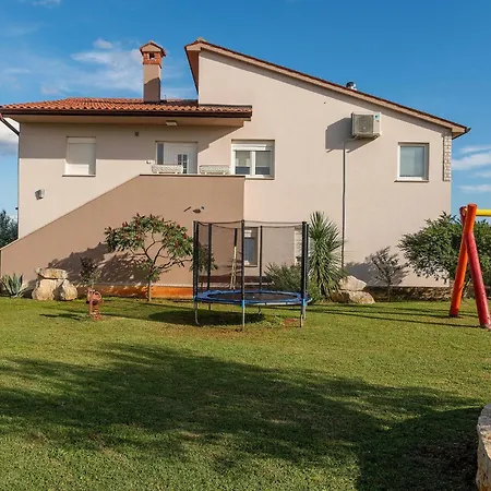 3 Bedroom In * Marcana
