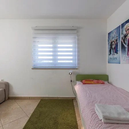 3 Bedroom In Apartment Marcana