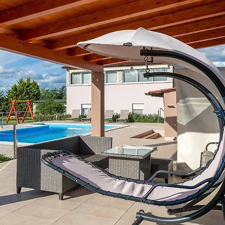 3 Bedroom In Apartment *